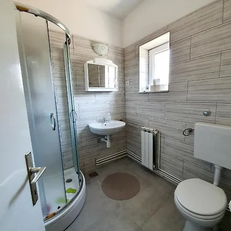 Apartamani Katarina Vl.ilija Jusup Starigrad Paklenica